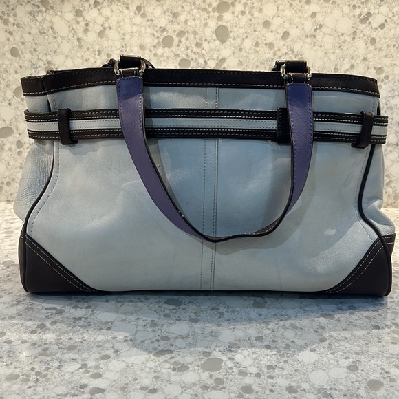 💜Beautiful Coach Shoulder Bag with zip top and side pockets💜 - Picture 3 of 9